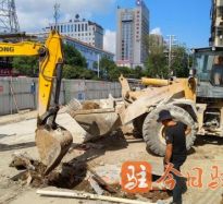 美女帅哥爱看小黄片啊啊啊啊啊高温下的坚守｜道路建设者用汗水铺就畅通路